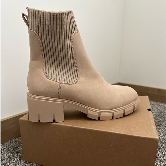BRAND NEW TRENDY NEUTRAL PLATFORM ANKLE BOOTS - Picture 3 of 4